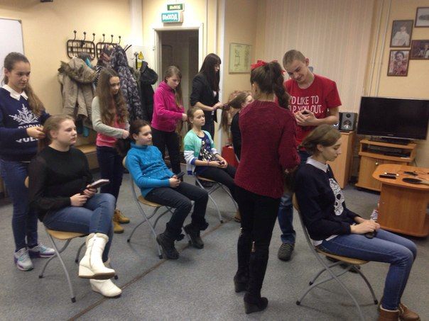 Прошел увлекательный мастер-класс по плетению кос