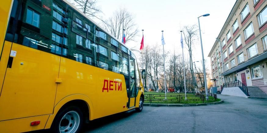 Колпинский район получил два новых школьных автобуса Колпинский район получил два новых школьных автобуса