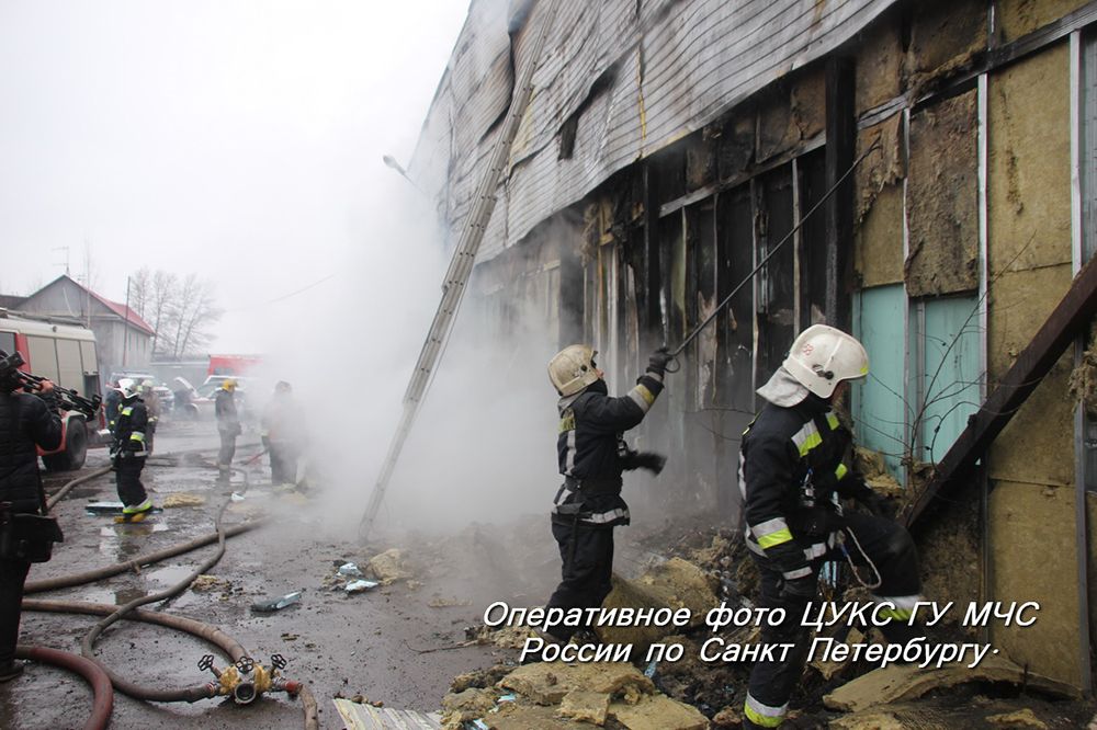 Фоторепортаж с места пожара в Колпинском районе Санкт-Петербурга