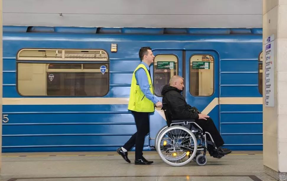 В метрополитене заработал сервис предоставления кресла-коляски для тех, кто в нем нуждается