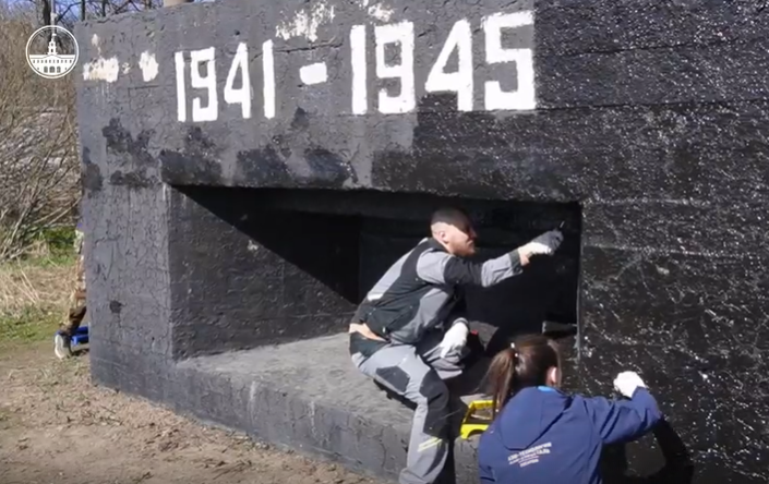 На въезде в Колпино привели в порядок ДОТ