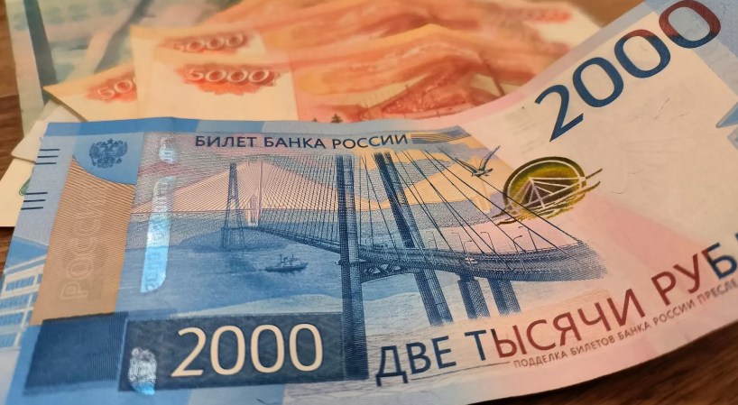 Петербургская пенсионерка перевела лжеполицейским более 4 млн рублей