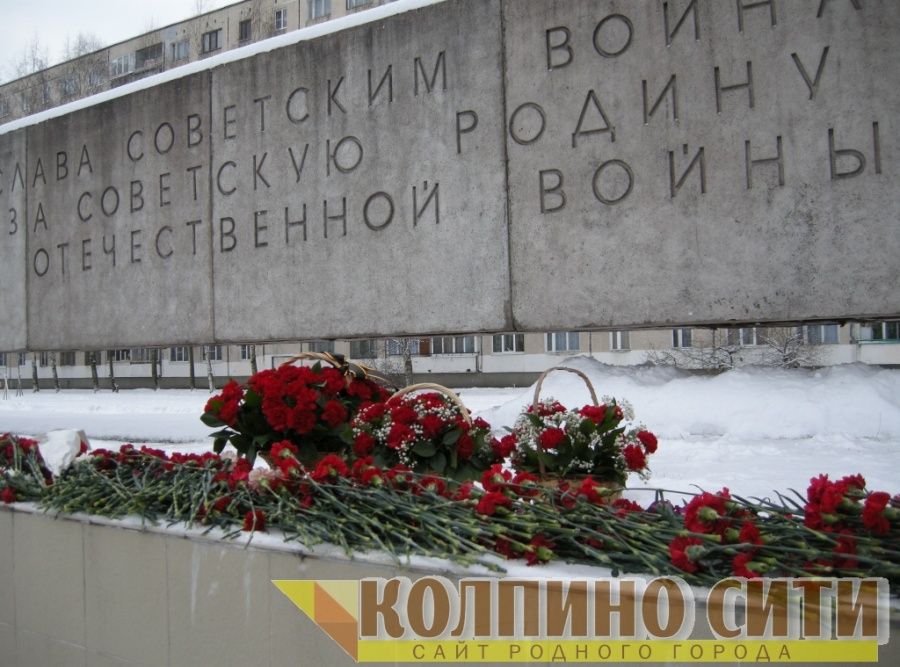 Мемориальное воинское захоронение на улице Веры Слуцкой. Возложение цветов и митинг. Фото
