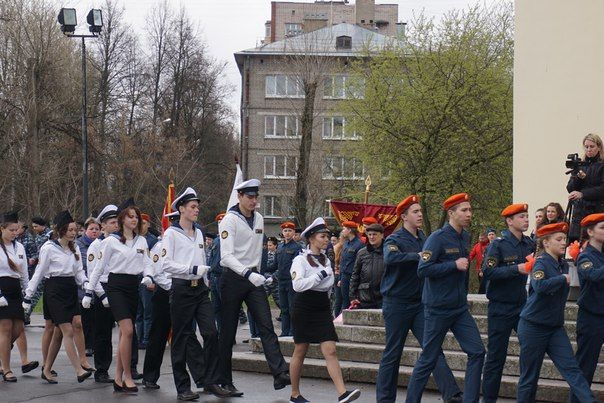 Более 300 колпинских юнармейцев отправились на финальные игры «Зарница-2016»