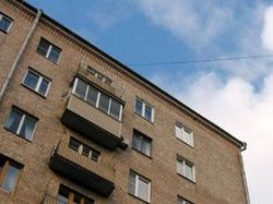 В Колпино погибла 15-летняя студентка, упав с крыши девятиэтажки