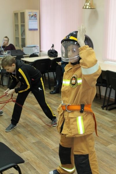 В Колпинском дворце творчества детей и молодежи прошла пожарная мини-эстафета