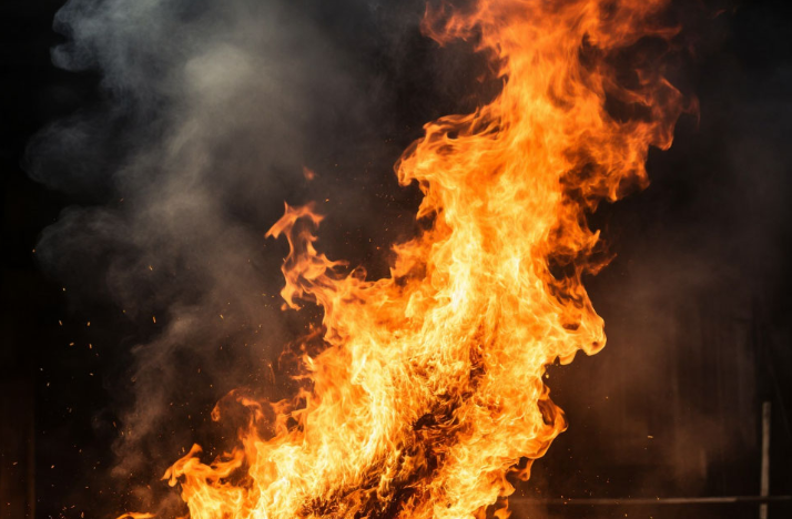 Погиб мужчина и пострадала женщина в пожаре на улице Веры Слуцкой