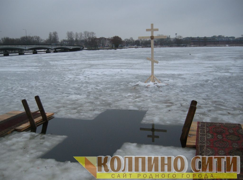 Крещенское &quot;моржевание&quot; у Свято-Троицкого собора