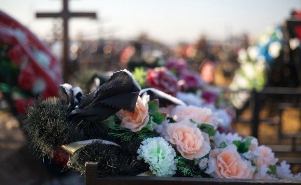Из-за коронавируса петербуржцам запретили посещение кладбищ