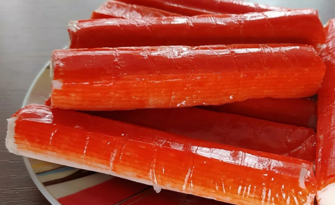 Диетолог рассказала, есть ли польза в крабовых палочках