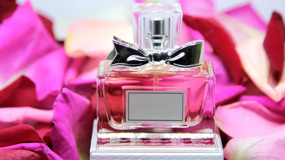 В Роспотребнадзоре объяснили, какую парфюмерию не надо дарить на 14 февраля и 8 марта