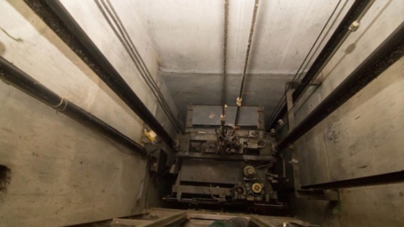 Почти 2,5 тысячи лифтов в&nbsp;домах Петербурга оказались опасными для жизни