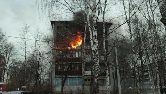 Жилая квартира загорелась в Металлострое