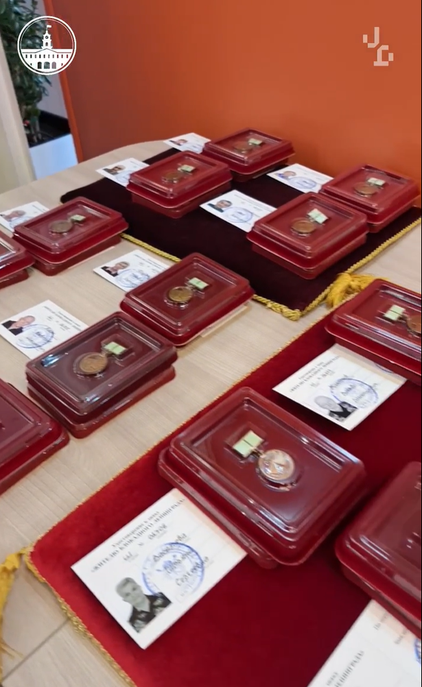 Торжественная церемония вручения знаков «Жителю блокадного Ленинграда» и юбилейных медалей