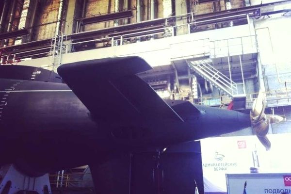 Подлодку "Колпино" спустили на воду в Петербурге
