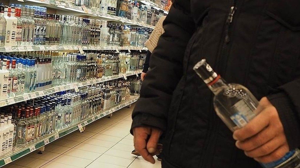 На проспекте Ленина покупатель с ножом похитил из "Пятёрочки" бутылку водки На проспекте Ленина покупатель с ножом похитил из "Пятёрочки" бутылку водки