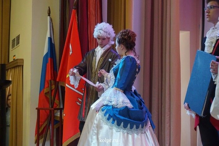 В Колпинском районе награды «За особые успехи в учении» получил 51 выпускник