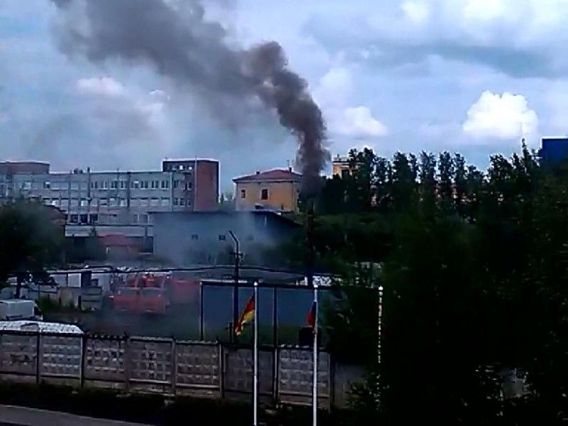 По вечерам поселок Металлострой заволакивает дымом (видео) По вечерам поселок Металлострой заволакивает дымом (видео)