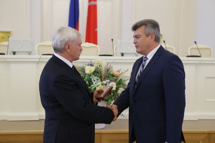 Сегодня приступил к своим обязанностям новый глава администрации Колпинского района