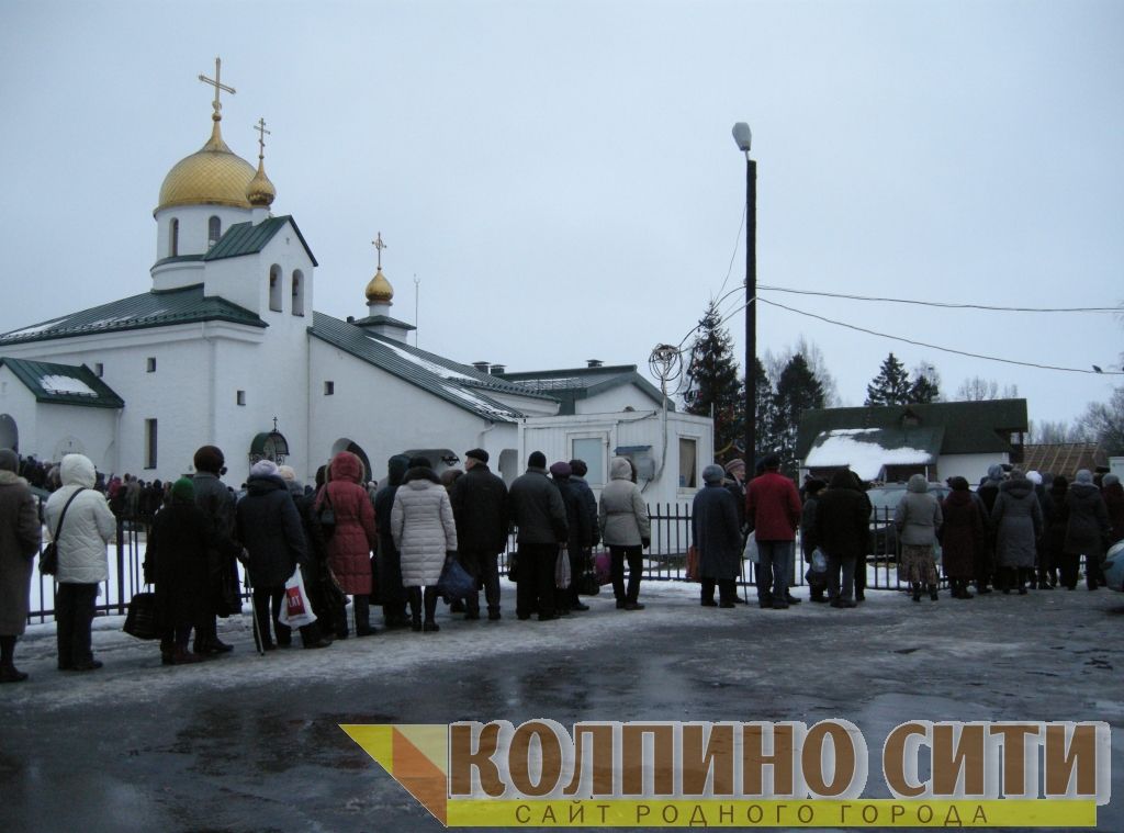 Крещенское &quot;моржевание&quot; у Свято-Троицкого собора