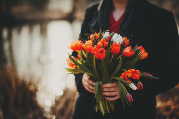 В Пулково и на Московском вокзале женщинам будут дарить тюльпаны