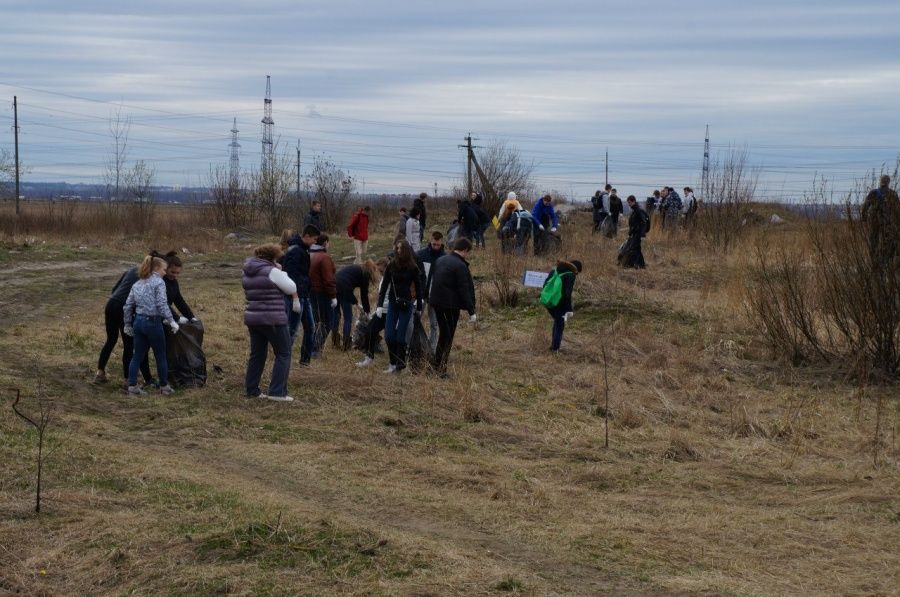 Добровольцы Колпинского района провели акцию «Колпино против мусора!» Добровольцы Колпинского района провели акцию «Колпино против мусора!»