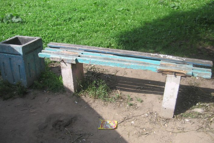 В Колпино по просьбе жителей установили скамейки