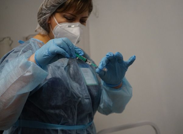 В Колпино начали вакцинацию пациентов во время выписки В Колпино начали вакцинацию пациентов во время выписки
