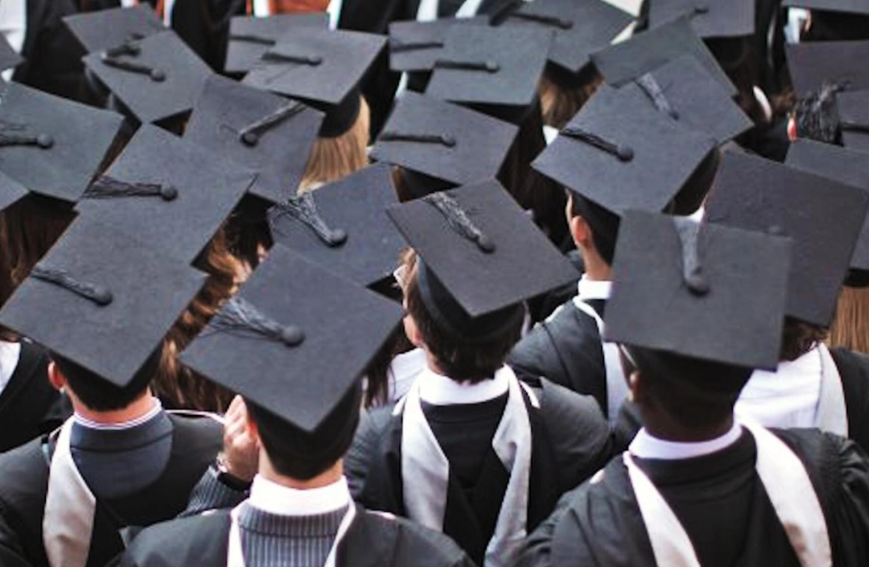 Власти РФ увеличат число вузов с льготами для многодетных семей