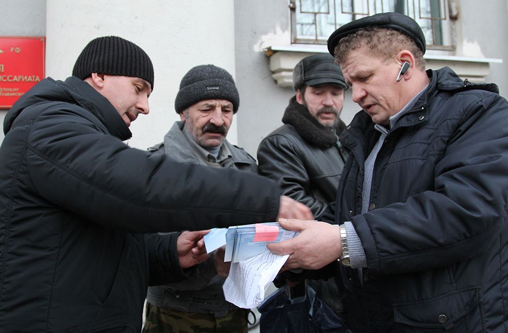 15 февраля – юбилей вывода Советских войск из Афганистана. Воинских почестей погибшим воинам отдано не будет. Но в Колпине к каждой могиле придут братья по оружию