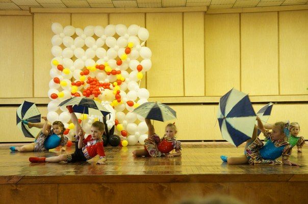 Творческие коллективы Колпинского района поздравили юных пациентов Детской городской больницы № 22