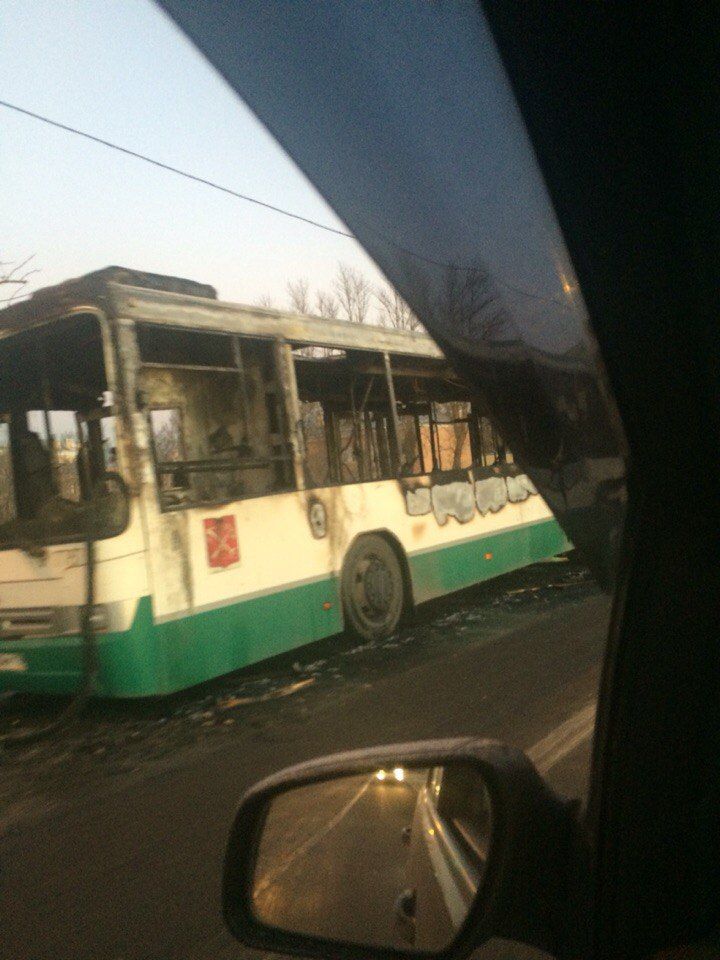 Причины возгорания автобуса в Металлострое установят после Нового года