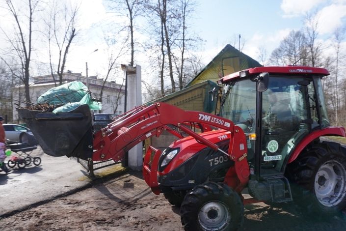 В рамках месячника по благоустройству в Колпинском районе убрано 83% территорий