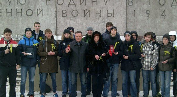 В Колпинском районе прошла уличная акция «Память пылающих лет».
