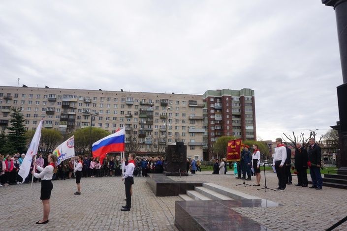 В Колпинском районе прошла торжественная церемония передачи Вечного огня в рамках проекта «Честь и Достоинство»