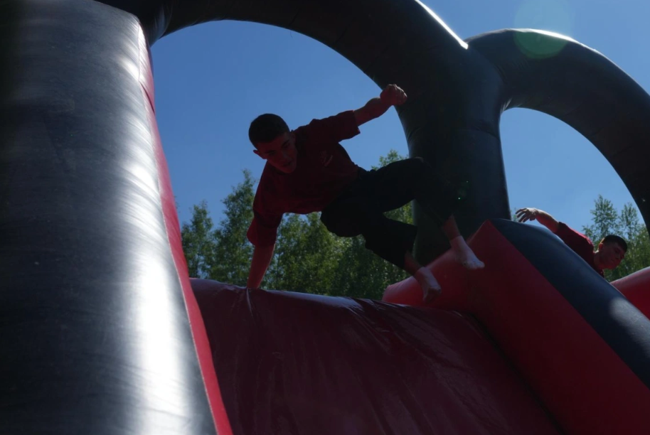 Работу батутных аттракционов могут ограничить в России