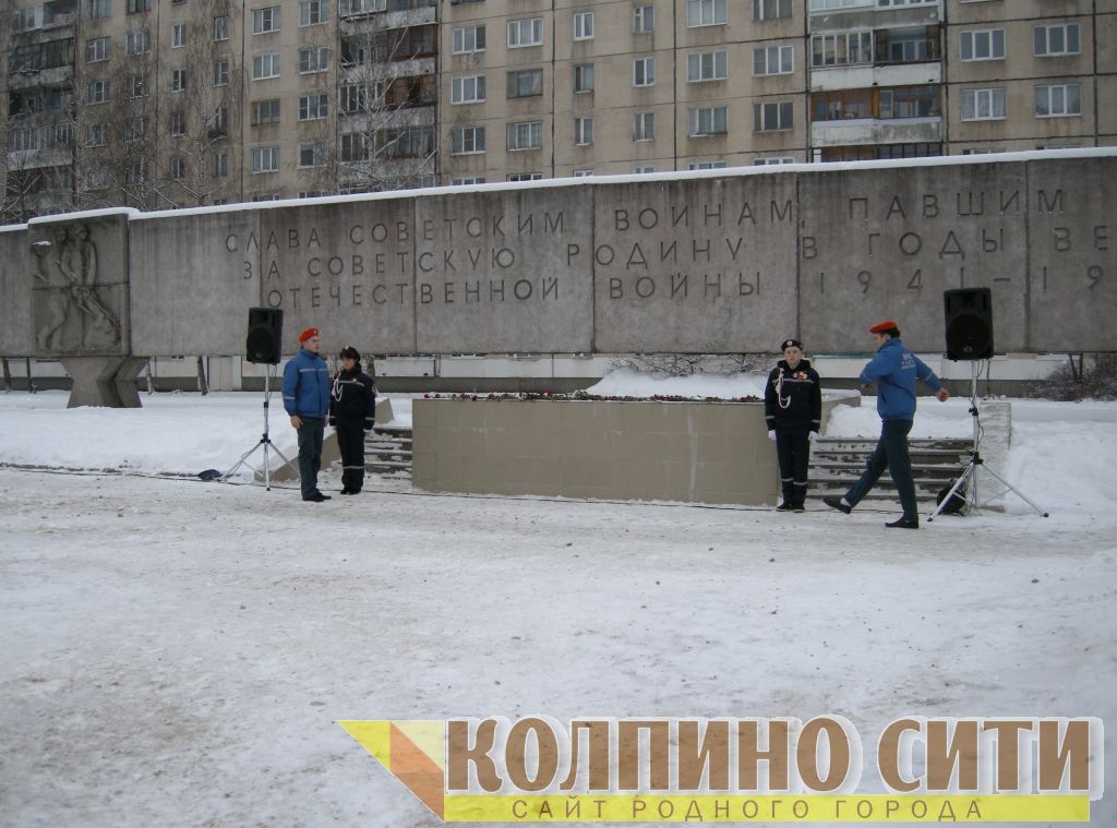 Мемориальное воинское захоронение на улице Веры Слуцкой. Возложение цветов и митинг. Фото