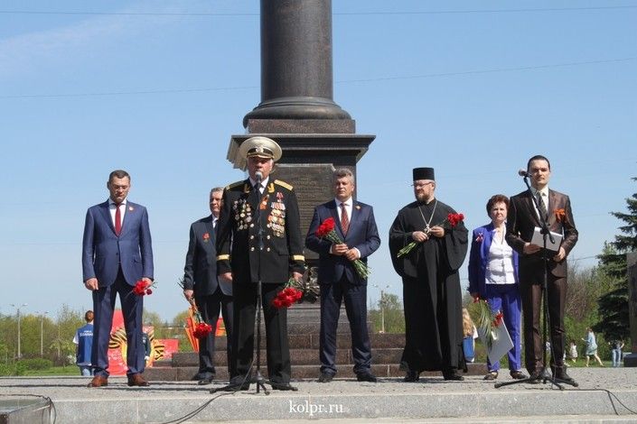 ФОТО: Торжественный митинг у стелы