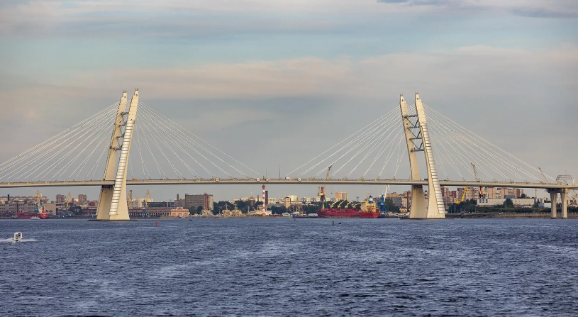 В Петербурге лодка с людьми на борту из-за сильного ветра не смогла вернуться на базу