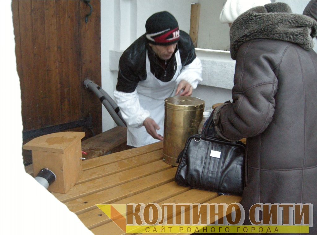 Крещенское &quot;моржевание&quot; у Свято-Троицкого собора