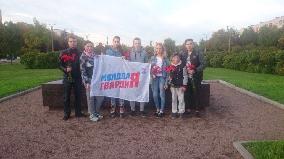 Молодогвардейцы Колпино устранили последствия вандализма