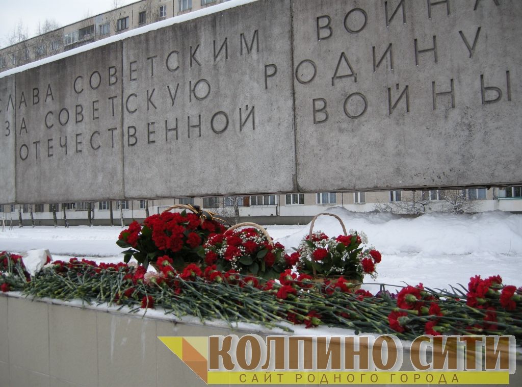 Мемориальное воинское захоронение на улице Веры Слуцкой. Возложение цветов и митинг. Фото