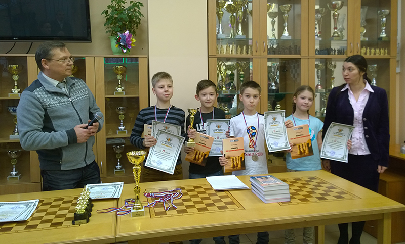 Колпинцы приняли участие в&nbsp;Детском командном шахматном фестивале, посвященном 126-й годовщине со&nbsp;Дня рождения <nobr>А. А. Алехина</nobr>