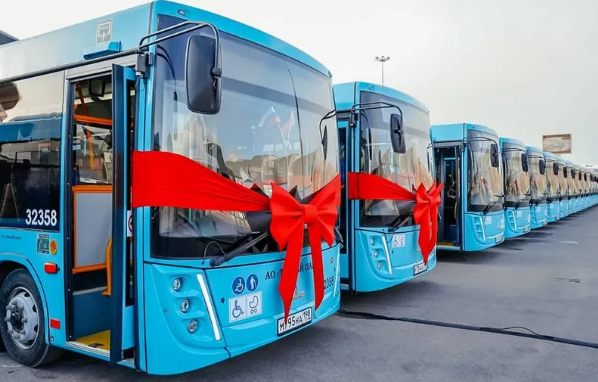 В Петербург в 2024 году поставят более 500 автобусов