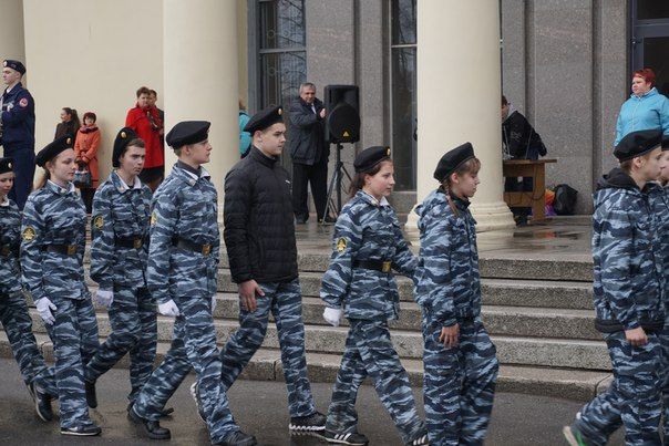 Более 300 колпинских юнармейцев отправились на финальные игры «Зарница-2016»