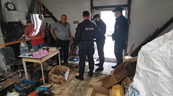Полиция накрыла нелегальный пункт приема черных и цветных металлов в Колпино