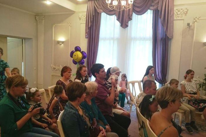 10 колпинских семей получили сертификаты на материнский капитал