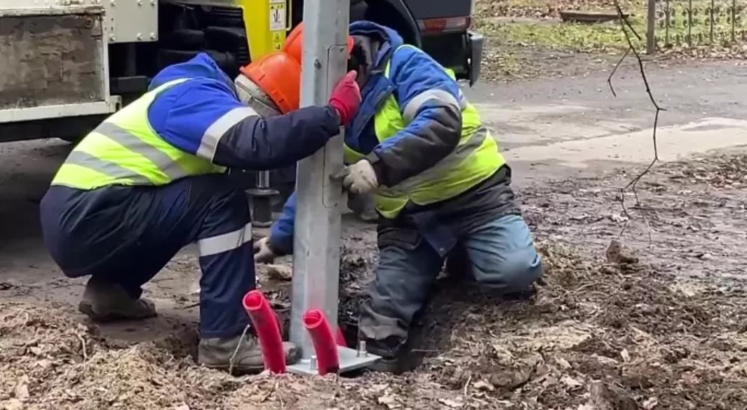 В крупном жилом квартале Колпино обновят уличное освещение