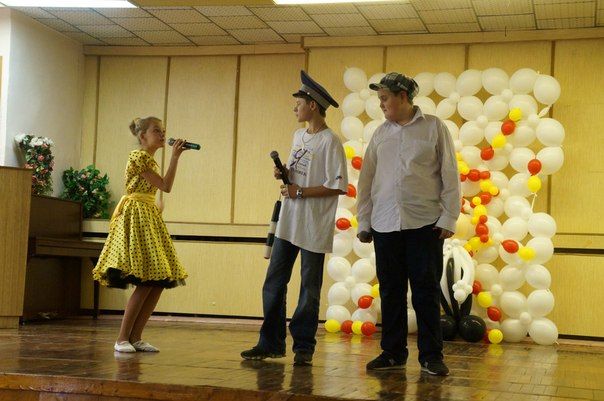 Творческие коллективы Колпинского района поздравили юных пациентов Детской городской больницы № 22