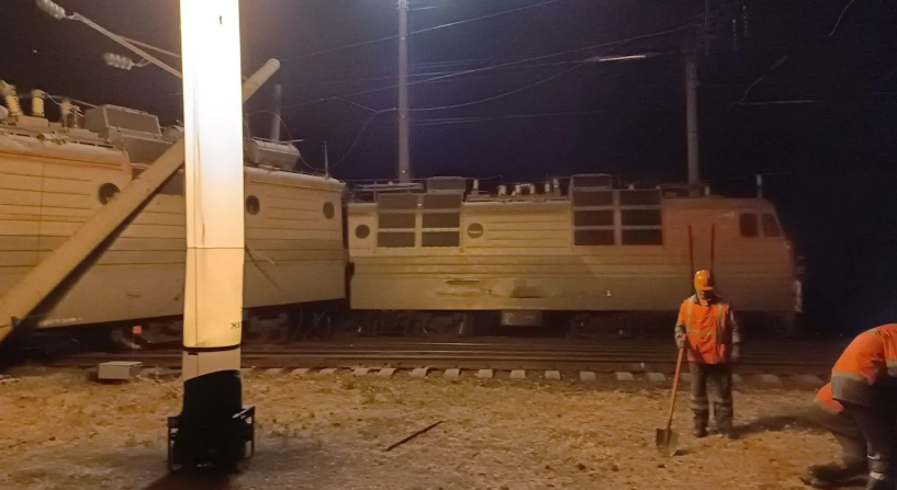 Из-за схода грузового состава под Ростовом задерживается поезд Адлер – Петербург